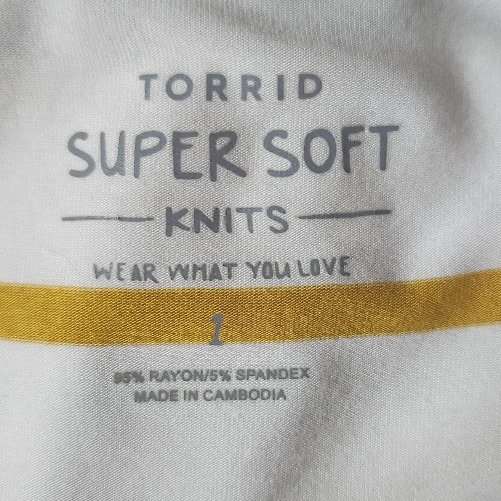 ❌️SOLD❌️ Torrid 1X Perfect Super Soft Crew Neck Short Sleeve Tee - White Stripe - Picture 4 of 5